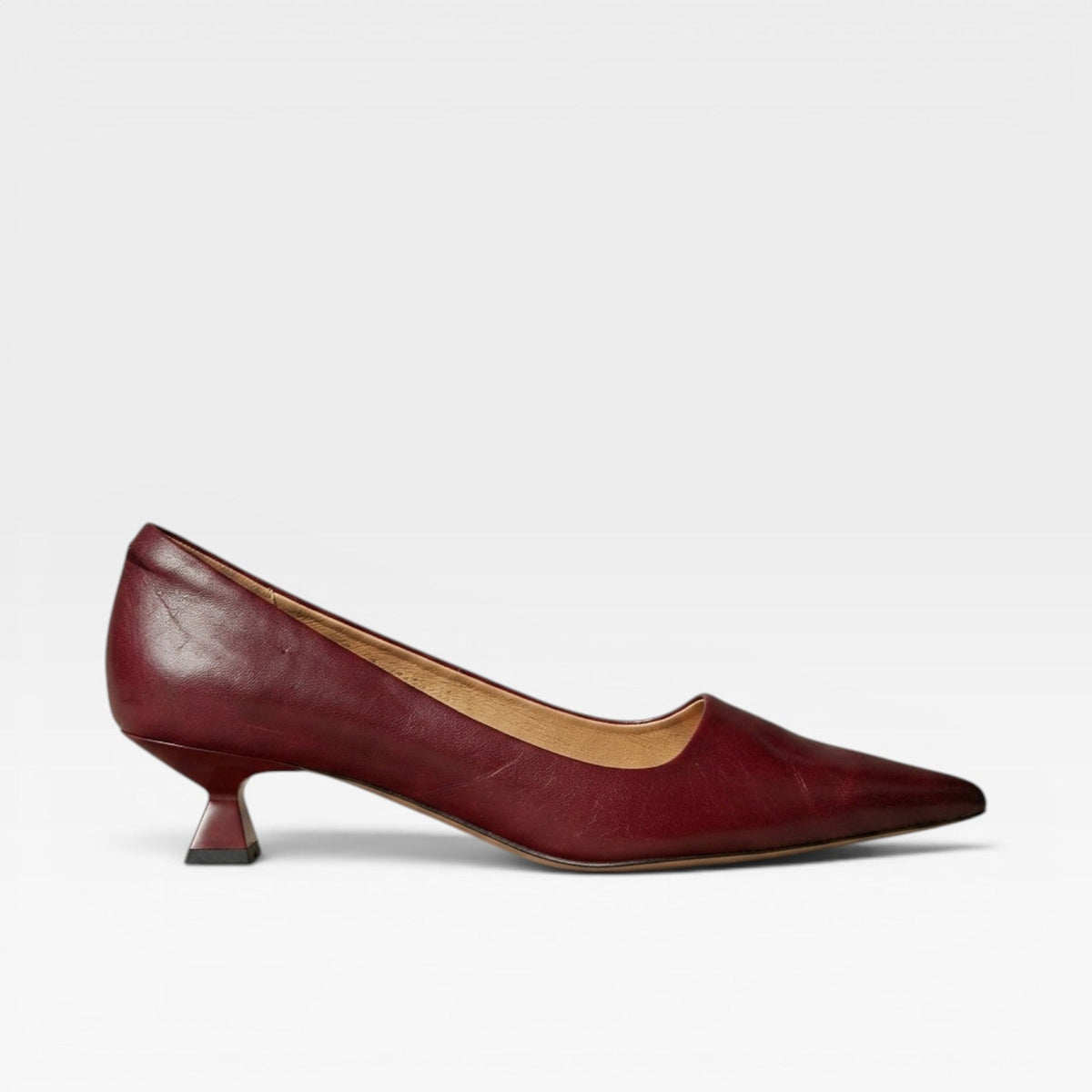 Women’s Leather Kitten Heels – Elegant Pointed Toe Low Heel Pumps